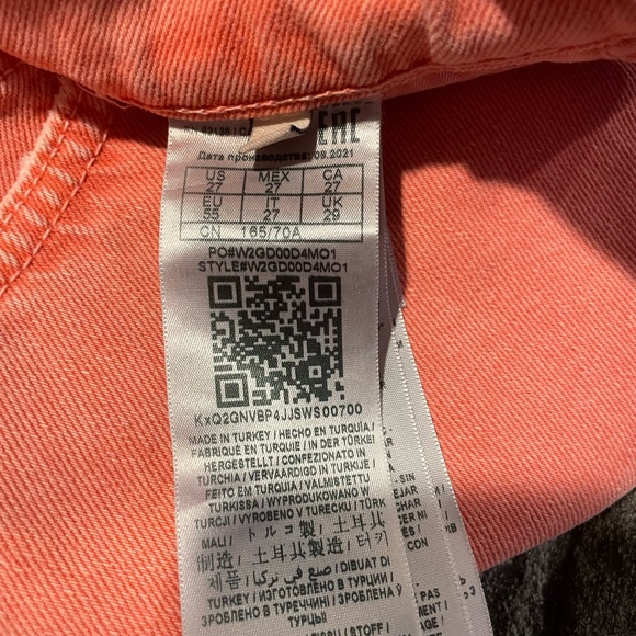 NWT Guess Shorts - Picture 7 of 7